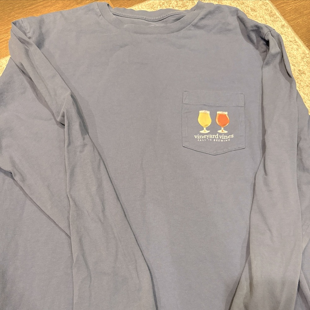 Vineyard vines men’s long sleeve tee.